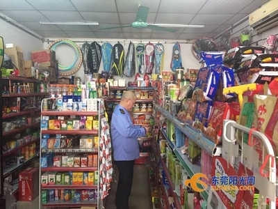 辣条慎吃!厚街开展校园周边食品安全检查 重点关注“五毛食品”