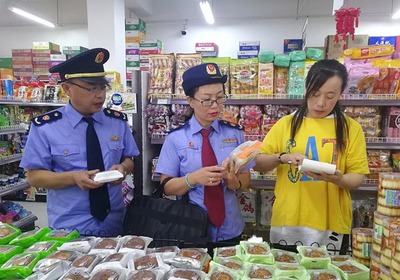 围场县市场监管局开展中秋节食品及日用百货专项检查